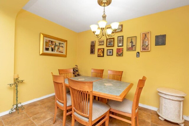 dining room with a notable chandelier