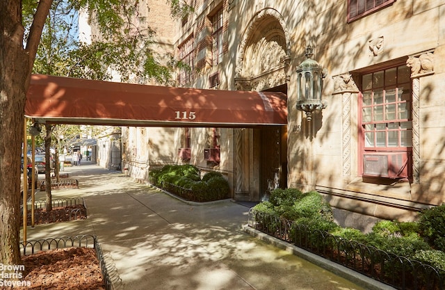 Listing photo 3 for 115 E 67th St Unit 5B, New York City NY 10065