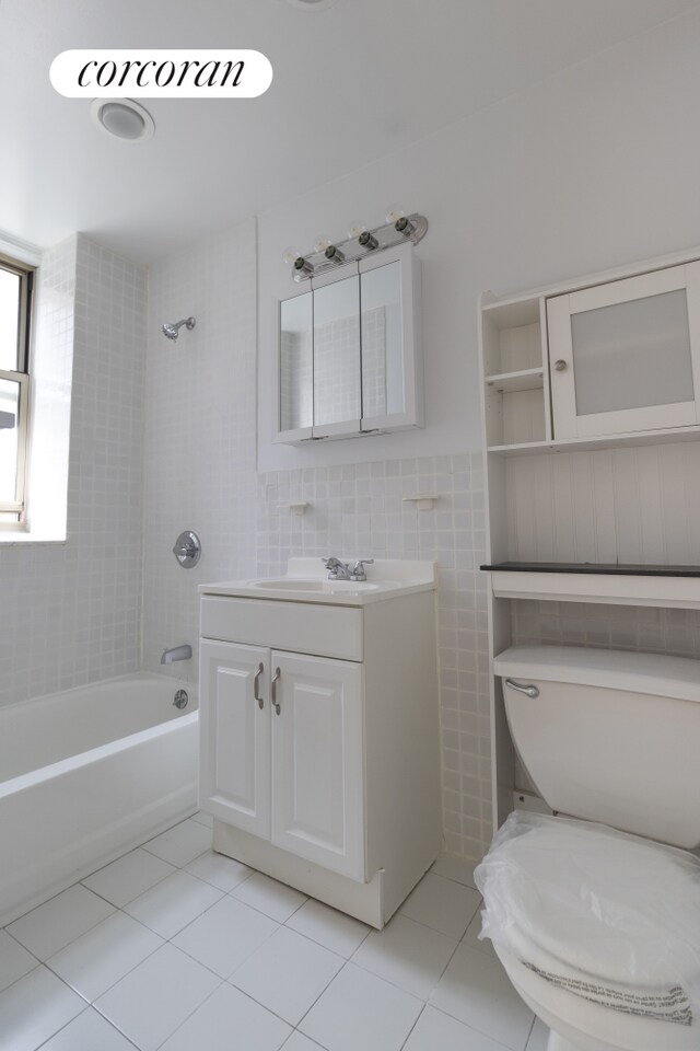 Listing photo 2 for 170 W 74th St Unit 307, New York City NY 10023