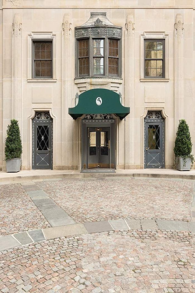 435 E 52nd St Unit 14G, New York City, NY 10022 - view of doorway to property