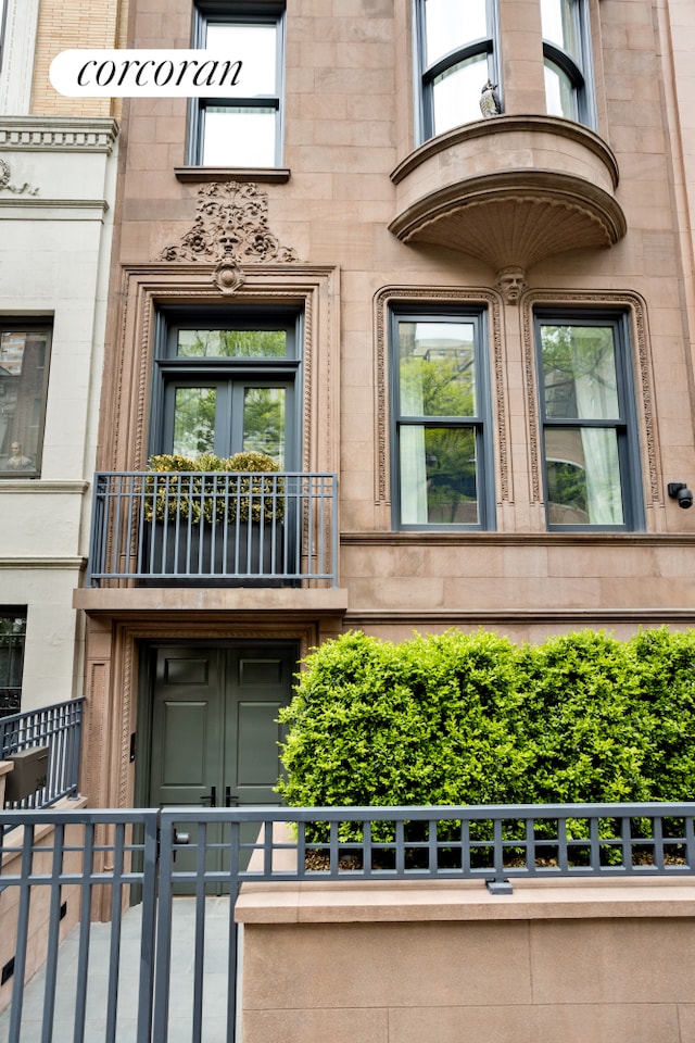248 W 71st St, New York City, NY 10023 - view of building exterior