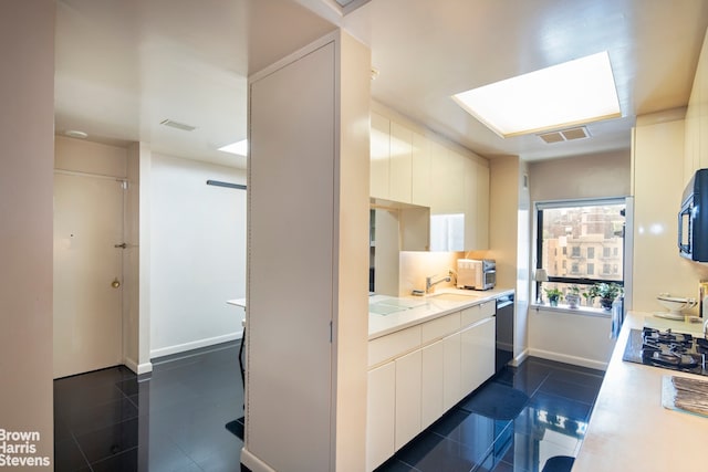 Listing photo 3 for 425 E 58th St Unit 16E, New York City NY 10022