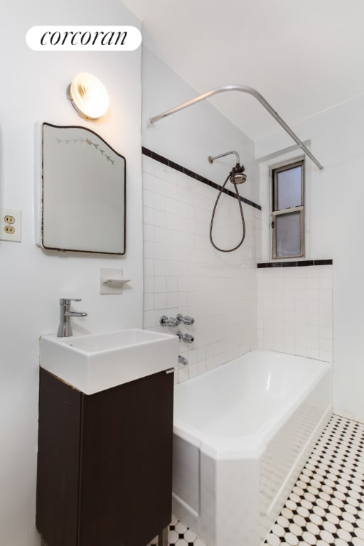 Listing photo 2 for 585 W 214th St Unit 4F, New York City NY 10034