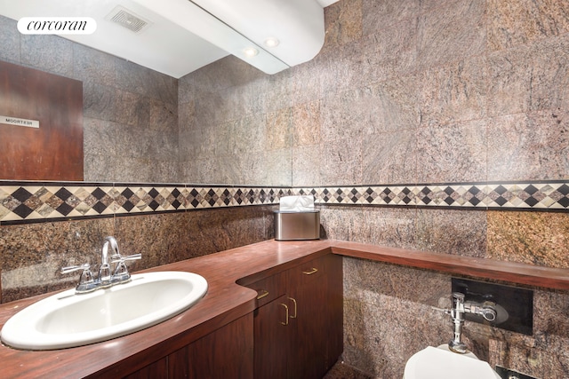 870 5th Ave Unit 1D, New York City, NY 10065 - bathroom featuring vanity