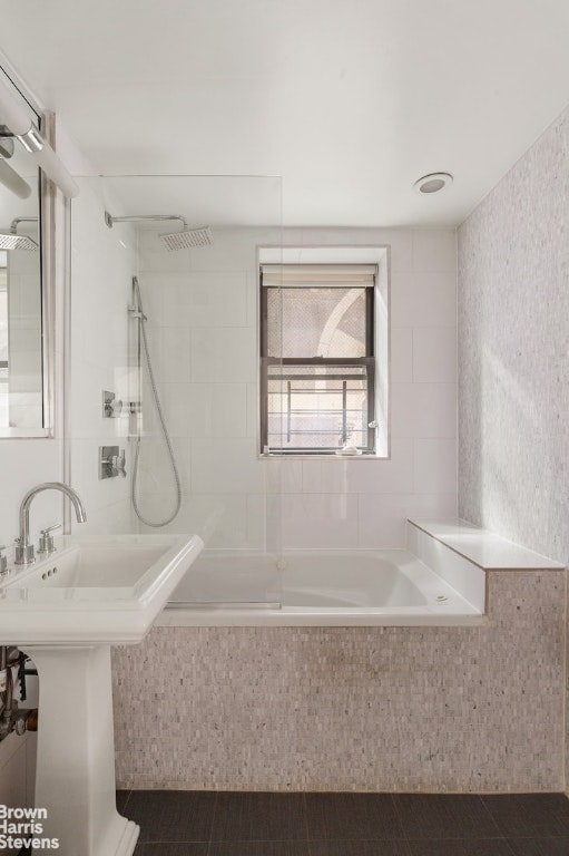 bathroom with sink, tile patterned floors, and tiled shower / bath combo