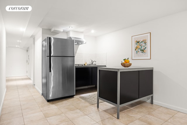 kitchen featuring visible vents, freestanding refrigerator, light countertops, tasteful backsplash, and dark cabinets