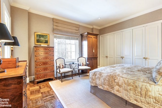 bedroom featuring baseboards, a closet, and crown molding