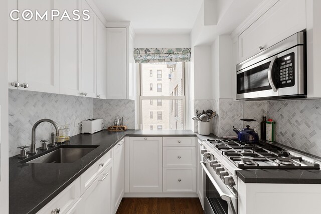 Listing photo 3 for 414 E 52nd St Unit 8A, New York City NY 10022