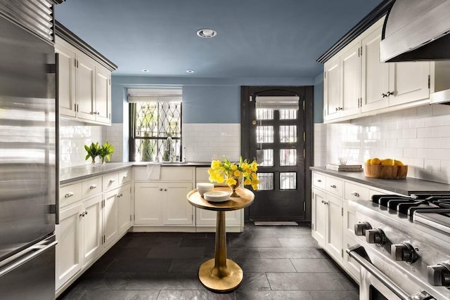 244 E 49th St, New York City, NY 10017 - bedroom with crown molding