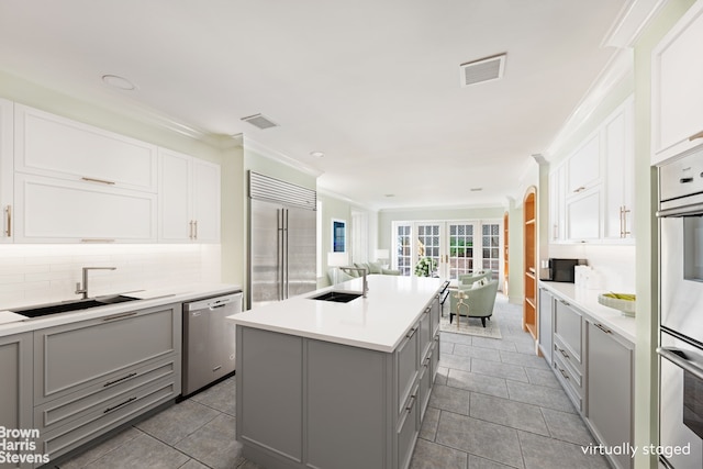 kitchen with visible vents, a sink, open floor plan, and appliances with stainless steel finishes
