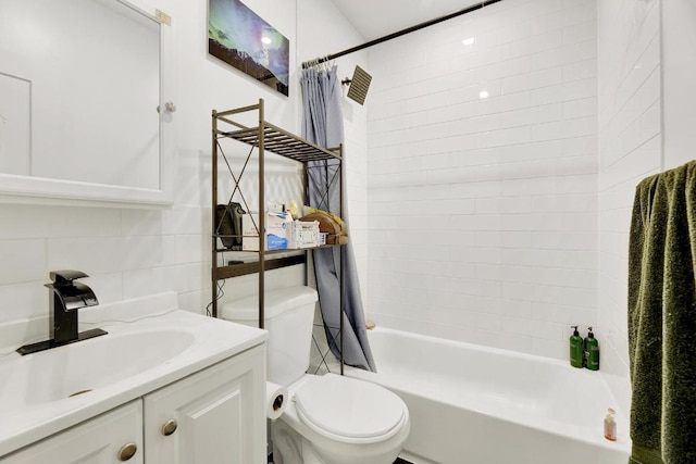 full bathroom featuring vanity, toilet, shower / tub combo with curtain, and decorative backsplash