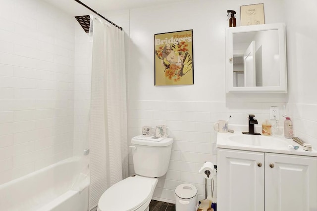 full bathroom featuring shower / bathtub combination with curtain, vanity, and toilet