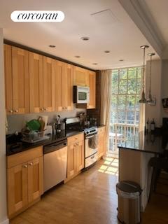 Listing photo 3 for 516 E 78th St Unit 2J, New York City NY 10075