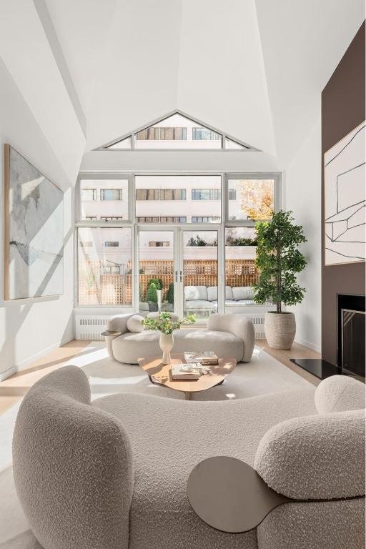 sunroom / solarium featuring vaulted ceiling