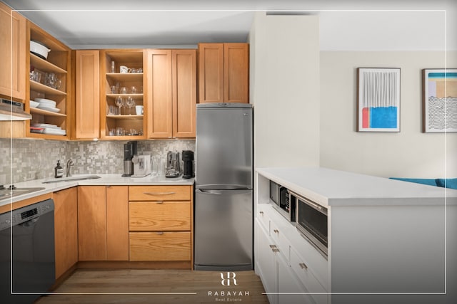 kitchen with dishwasher, kitchen peninsula, decorative backsplash, sink, and stainless steel refrigerator