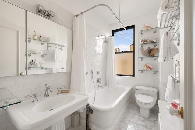 full bathroom featuring toilet, shower / tub combo with curtain, decorative backsplash, tile walls, and sink