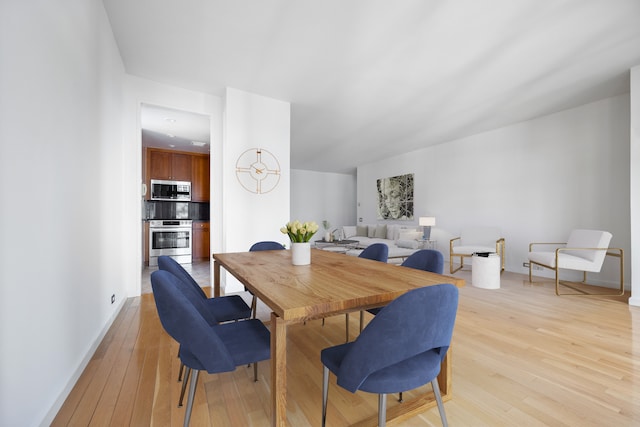 100 United Nations Plz Unit 20E, New York City, NY 10017 - dining space featuring light wood-style flooring and baseboards