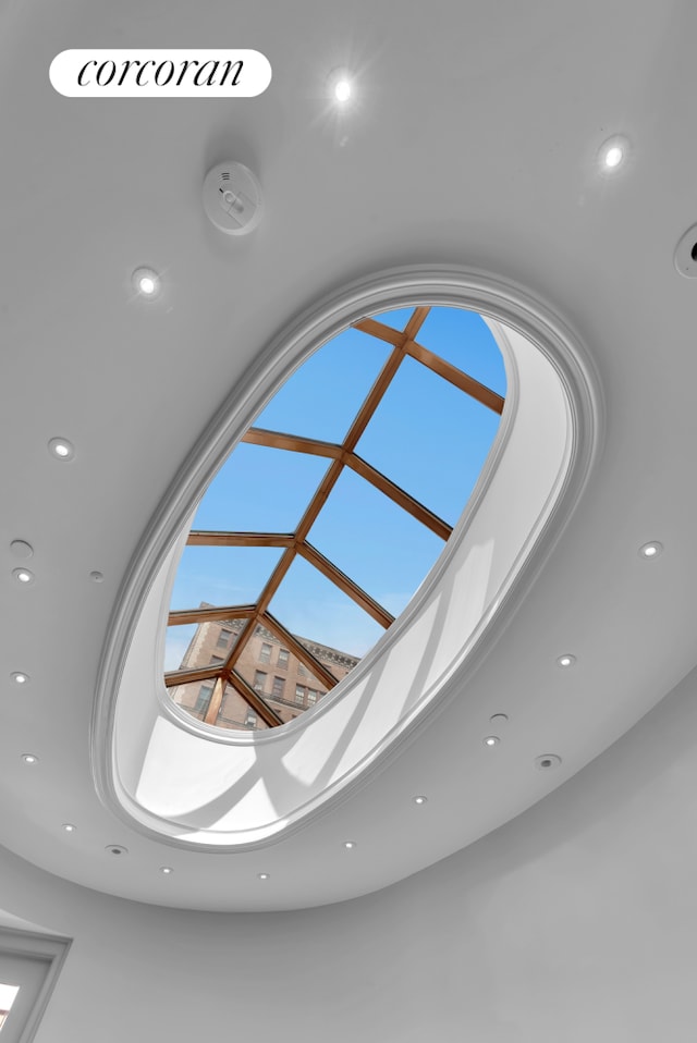 room details featuring recessed lighting