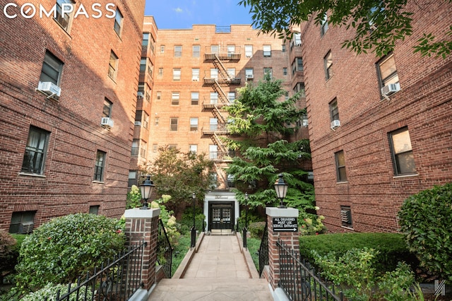 Listing photo 2 for 25-40 31st Ave Unit 6M, New York City NY 11106