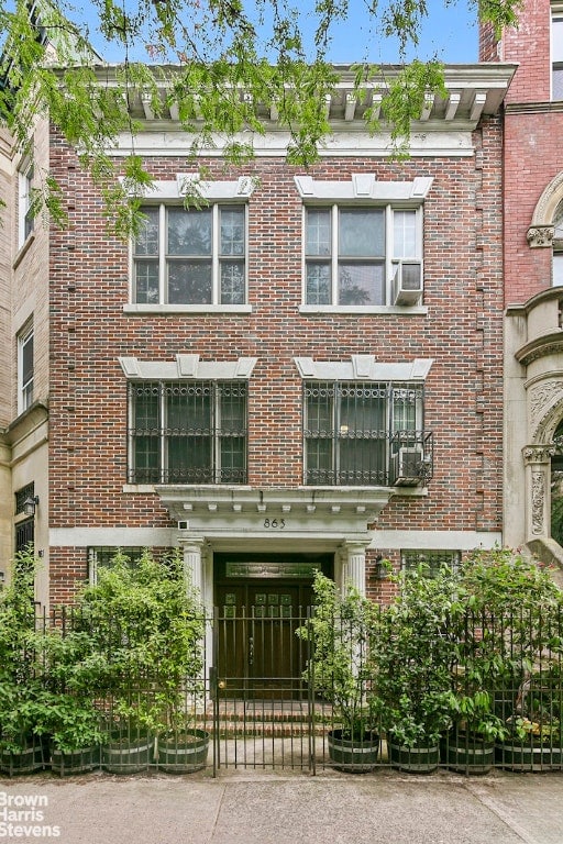 863 Riverside Dr, New York City NY, 10032, 6 bedrooms, 4.5 baths house for sale