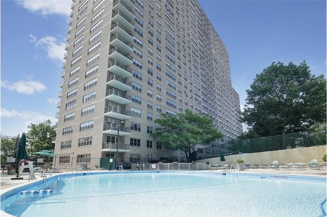 view of swimming pool