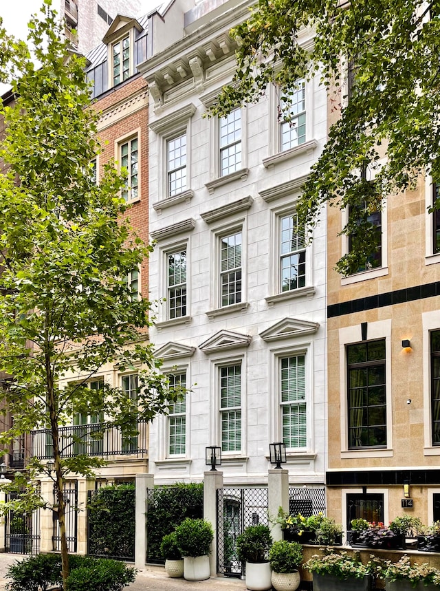 116 E 61st St, New York City, NY 10021 - view of building exterior
