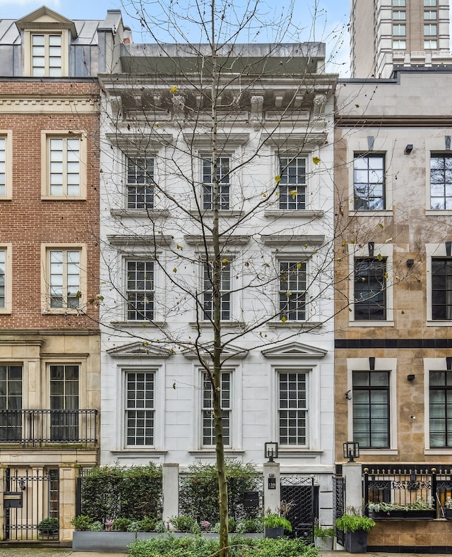116 E 61st St, New York City, NY 10021 - view of building exterior