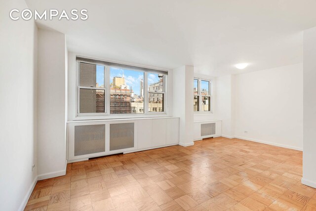 living room with an inviting chandelier and light parquet floors