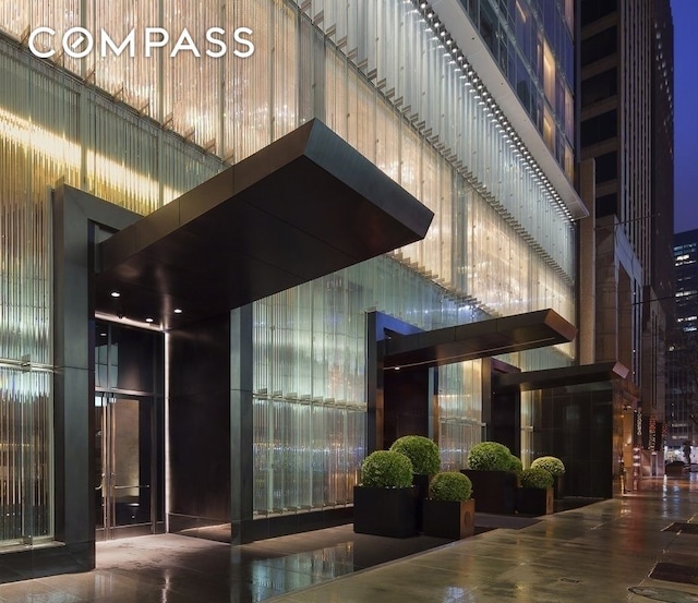 20 W 53rd St Unit 42A, New York City, NY 10019 - lobby featuring a high ceiling
