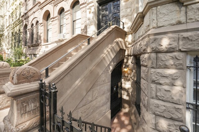 Listing photo 3 for 109 W 77th St, New York City NY 10024