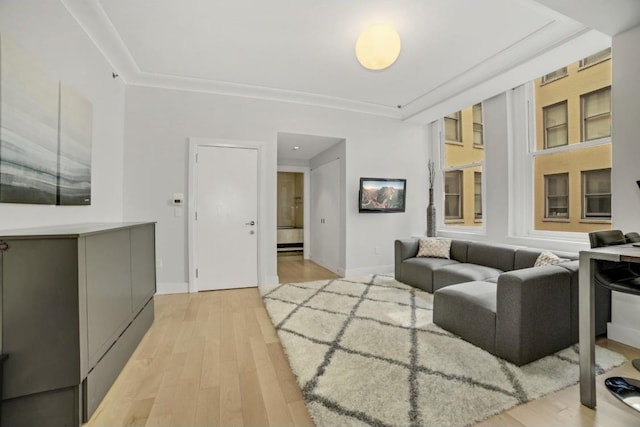 living area with light wood-type flooring and baseboards