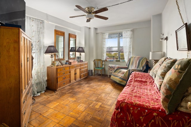 sitting room with a ceiling fan