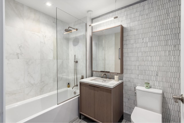 540 6th Ave Unit 11A, New York City, NY 10011 - full bath with vanity and washtub / shower combination