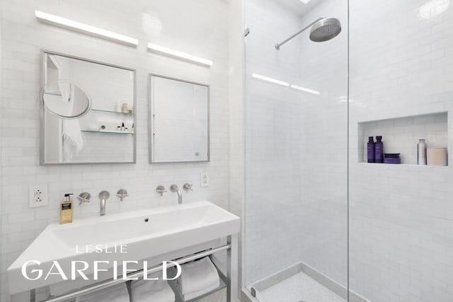 bathroom featuring tiled shower, tile walls, and decorative backsplash