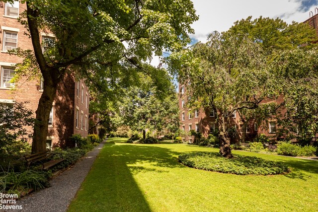 view of property's community featuring a yard