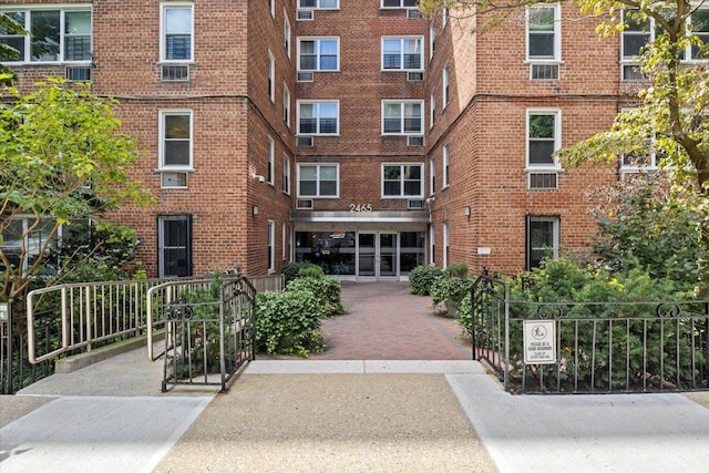 view of apartment building / complex
