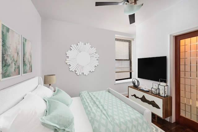 bedroom featuring ceiling fan