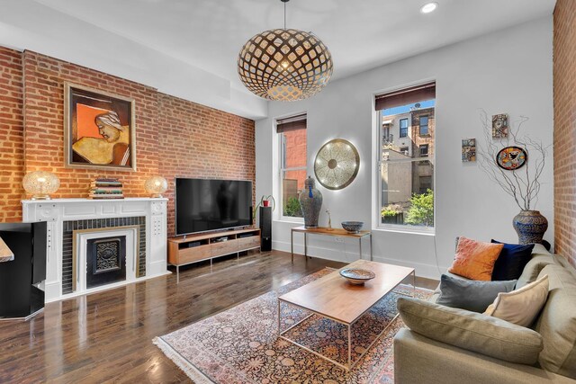 living room with a fireplace, recessed lighting, wood finished floors, and baseboards