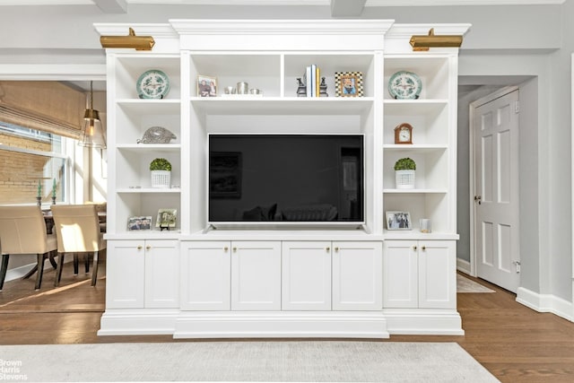 interior details with hardwood / wood-style floors