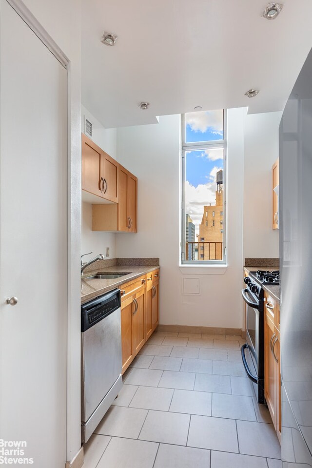 kitchen with appliances with stainless steel finishes, visible vents, and a sink