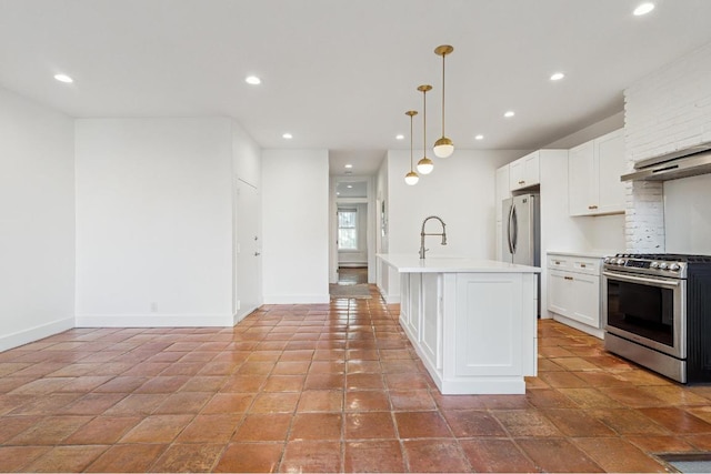 kitchen featuring recessed lighting, stainless steel appliances, hanging light fixtures, light countertops, and an island with sink