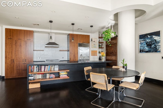 dining space with sink and dark hardwood / wood-style flooring