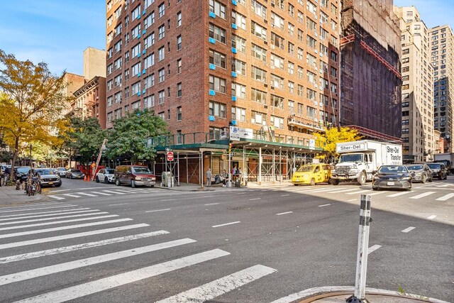 Listing photo 2 for 245 E 24th St Unit 5E, New York City NY 10010