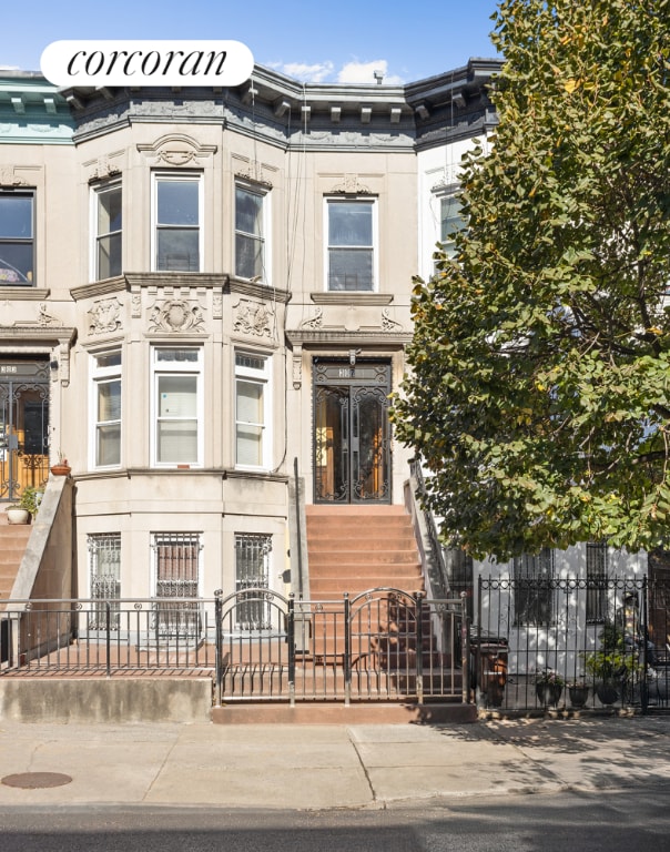 view of italianate-style house