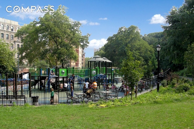 501 W 122nd St Unit A2, New York City, NY 10027 - view of community jungle gym