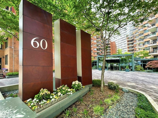 view of apartment building / complex