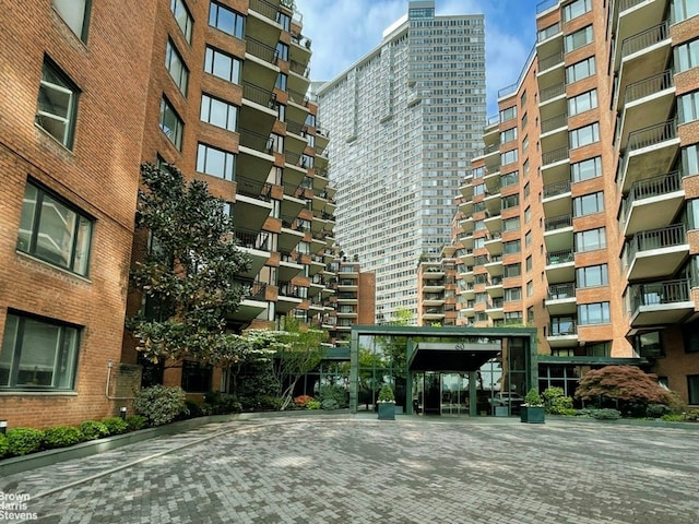 view of apartment building / complex