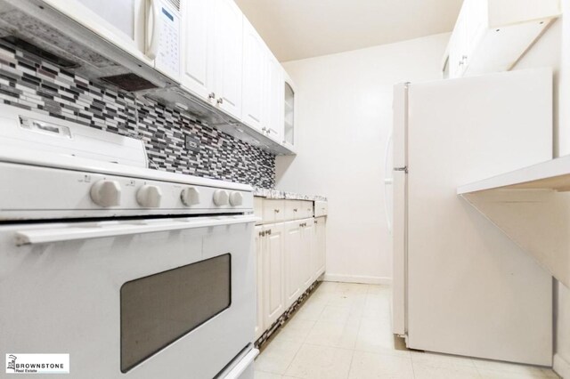 empty room with carpet floors, baseboard heating, and plenty of natural light