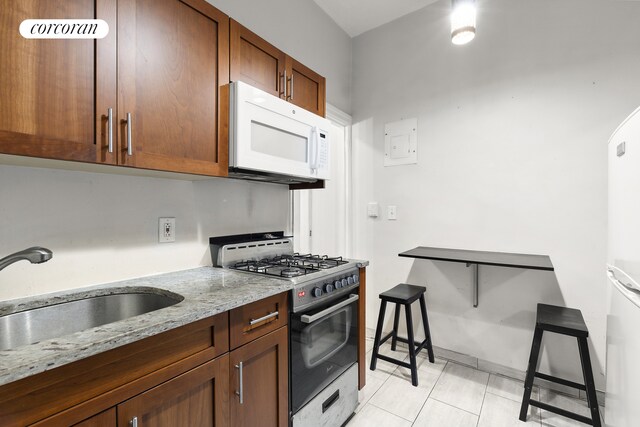 Listing photo 2 for 857 9th Ave Unit 3C, New York City NY 10019