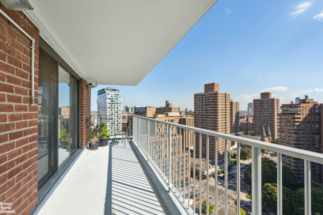 Listing photo 3 for 387 Grand St Unit K2002, New York City NY 10002